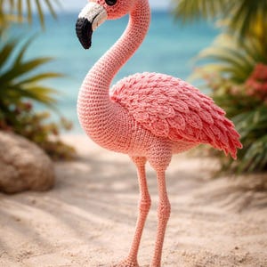 Padrão de crochê de flamingo em pé, pássaro amigurumi realista multilíngue com asas texturizadas. Tutorial avançado de faça você mesmo.