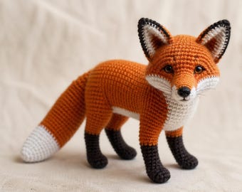 Tutorial de amigurumi con patrón de zorro realista - Guía multilingüe en PDF sobre animales del bosque