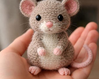 Realistic Mouse Pattern: Multilingual Amigurumi Crochet PDF Tutorial for Lifelike Forest Creatures