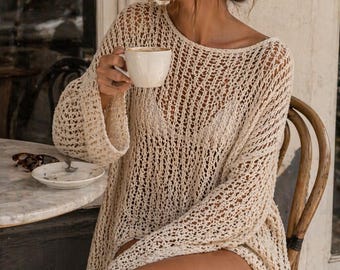 Patrón de punto multilingüe para jersey de malla playero, prenda veraniega estilo boho de gran tamaño con bajo asimétrico.
