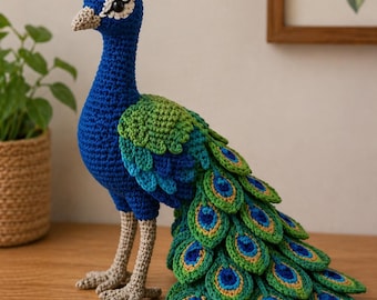 Patrón de ganchillo realista de pavo real – Tutorial avanzado de amigurumi de aves de peluche (PDF multilingüe)