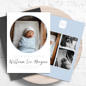 Op de afbeelding: Geboortekaart met een foto van een pasgeboren baby in een blauwe deken en een witte muts. De kaart bevat de tekst "INTRODUCING William Lee Morgan" en de geboortedatum: 15 juni 2025, 3,63 kg, 52,7 cm.