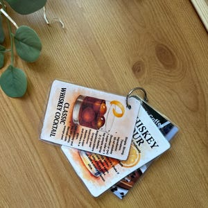 Ricette per cocktail al whisky su anello – 7 x 9 cm laminate – Set di 3 drink al whisky – Idea regalo per bar
