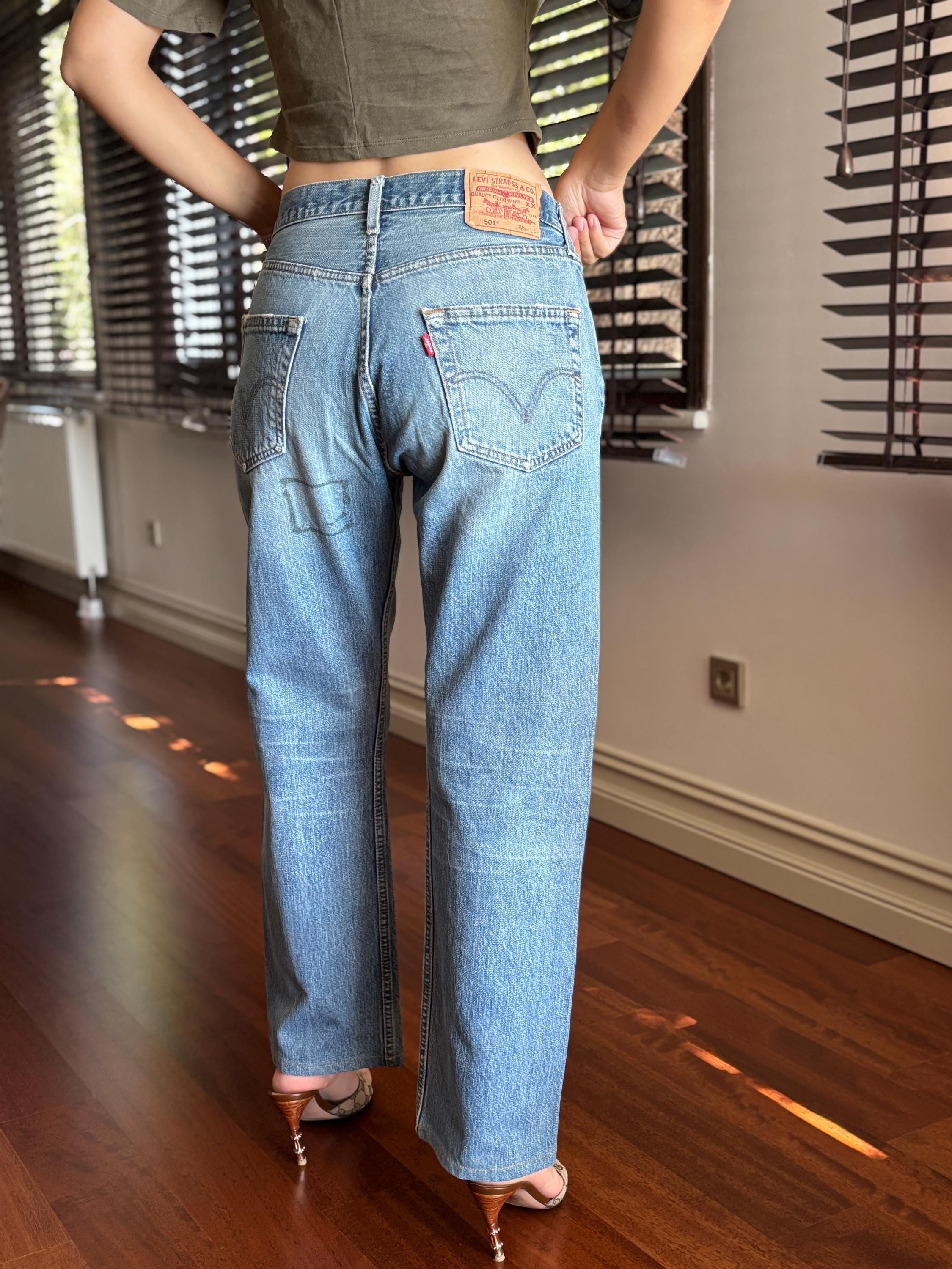 LEVI’S 501 (W33,L32) Vintage Levi's 501 Jeans W33 L32: Light Wash Distressed Y2K Denim