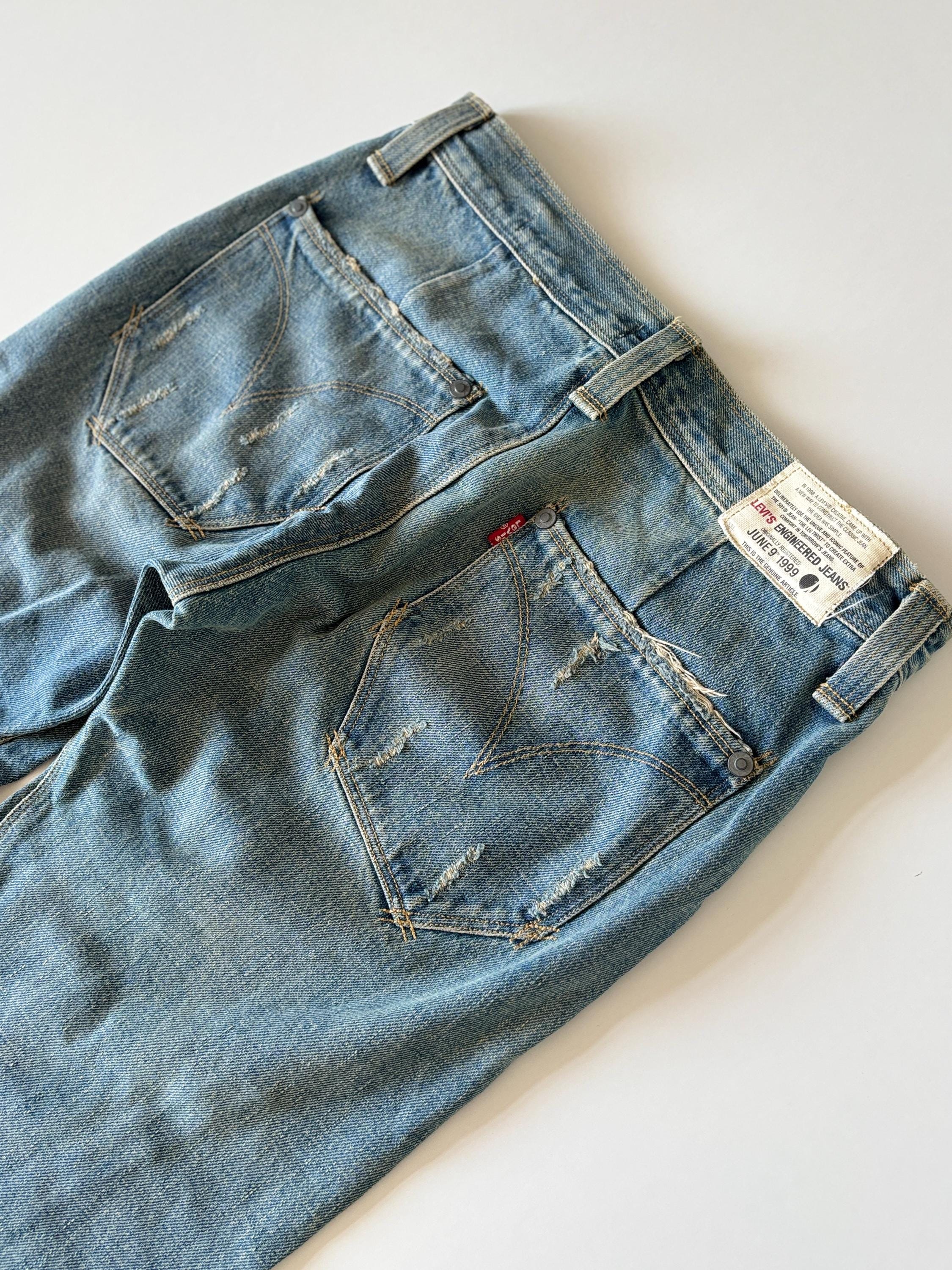 Vintage Levi's Engineered Capri Jeans: 1999 Twisted Leg Denim, W28