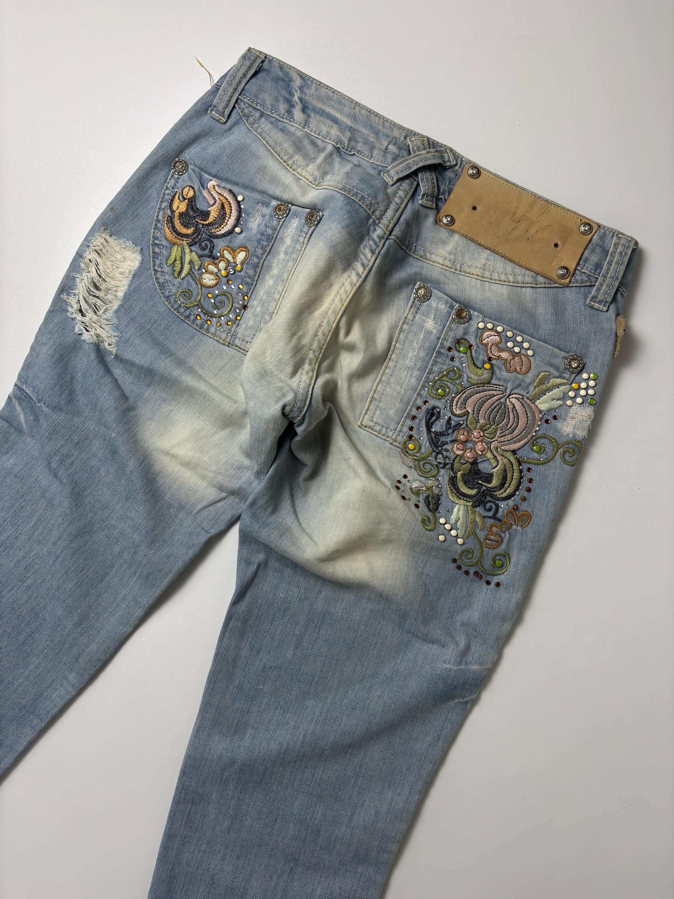 ジーンズ　デニム Just Cavalli y2k Just Cavalli Y2K Embroidered Capri Jeans: Italian Beaded Floral