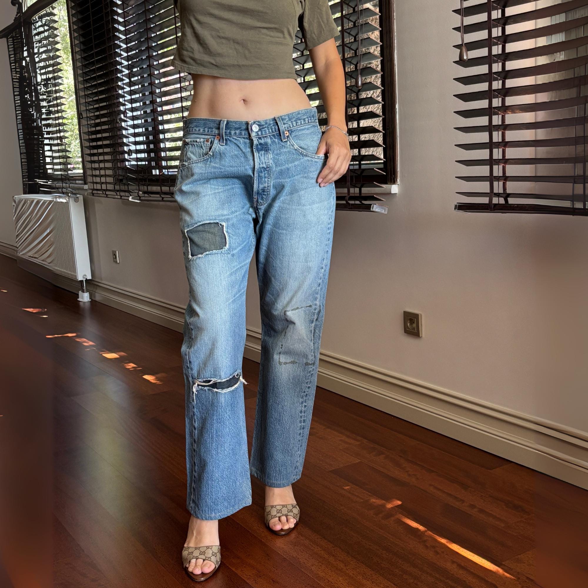 Vintage Levi's 501 Jeans W33 L32: Light Wash Distressed Y2K Denim