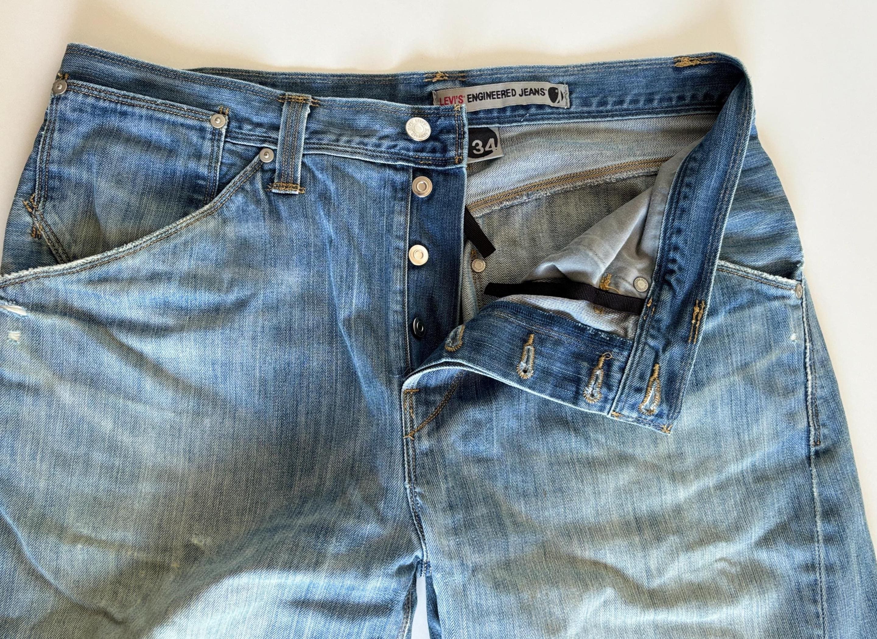 Vintage Levi's Engineered Jeans Shorts: Y2K Light Blue Denim, W34