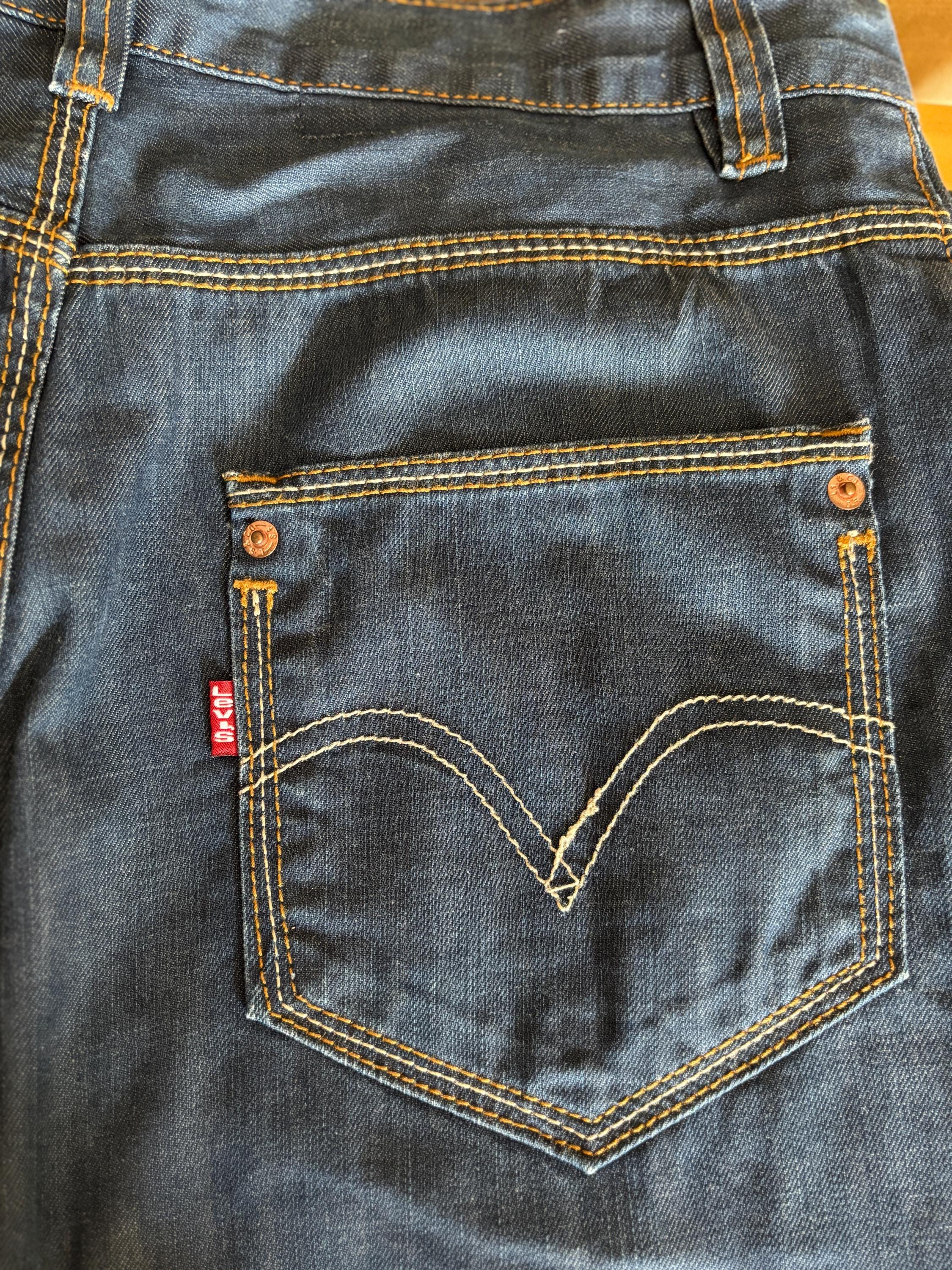 Vintage Levi's 501 Jeans W30 L34: Dark Wash Straight Leg Denim