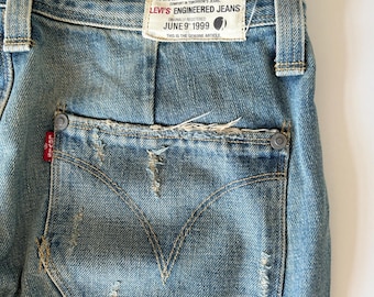 Vintage Levi's Engineered Capri Jeans: 1999 Twisted Leg Denim, W28