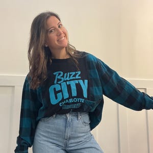 Buzz City Charlotte Hornets återvunnen flanellskjorta (passar upp till XL)