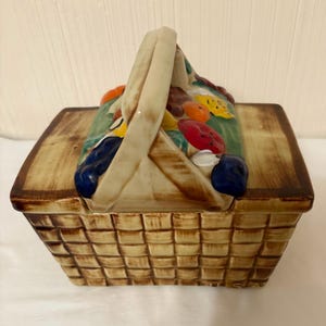 Picnic Basket Cookie Jar – Woven Ceramic with Americana Detail