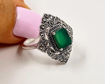 Damenring aus Sterlingsilber, Art-déco-Schmuck aus grünem Achat und Markasit, handgefertigtes Schmuckstück mit Edelsteinbesatz, elegantes Geschenk