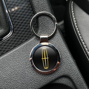 Lincoln Metal Keychain Elegant Car – A Must-Have Premium Accessory for Lovers of Classic American Luxury and Automotive Heritage