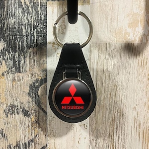 Mitsubishi Outlander Keychain | Durable Leather and Key Fob | Unique Personalized Gift for SUV Drivers | Stylish Auto Keyring for Daily Use