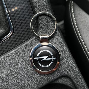 OPEL METAL Keychain | Durable Leather and Key Fob | Unique Personalized Gift Drivers | Stylish Keyring for Daily Use | Gift for Sedan Owners