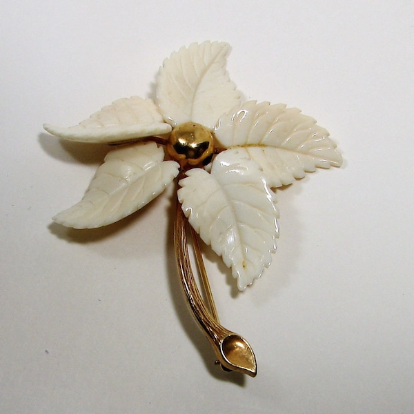 Leaf Brooch, Gold Brooch, Winard Brooch, Vintage Shell Brooch