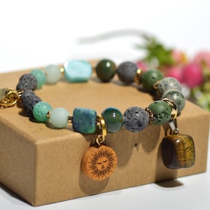 Pulseira Difusora Celestial para Ela, Pulseira com Pingente de Sol e Lua Gravado, Pulseira com Contas de Pedras Preciosas Verde Musgo, Presente de Astrologia