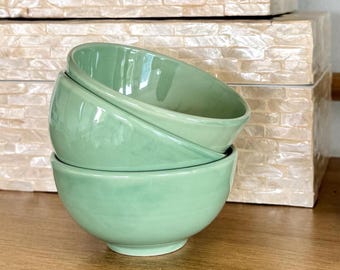 Vintage Jade Green Ceramic Pinch Bowls Set of 3 | Mid Century Coastal Kitchen Decor