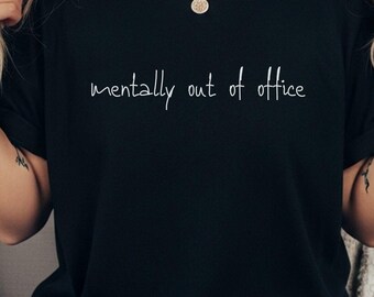 Camiseta engraçada de trabalho, Mentalmente fora do escritório, Cores confortáveis, camiseta meme, camiseta engraçada de humor, camiseta sarcástica, camiseta da moda, Ideia de presente para escritório