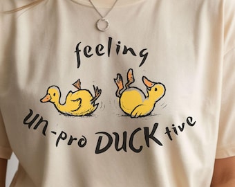 Camiseta engraçada, camiseta engraçada que deixa a pessoa pouco produtiva, camiseta com humor no escritório, camiseta com piadas, camiseta de animação, presente para feriados, presente para colegas de trabalho