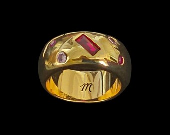 Anillo dorado de la marca MADEWELL