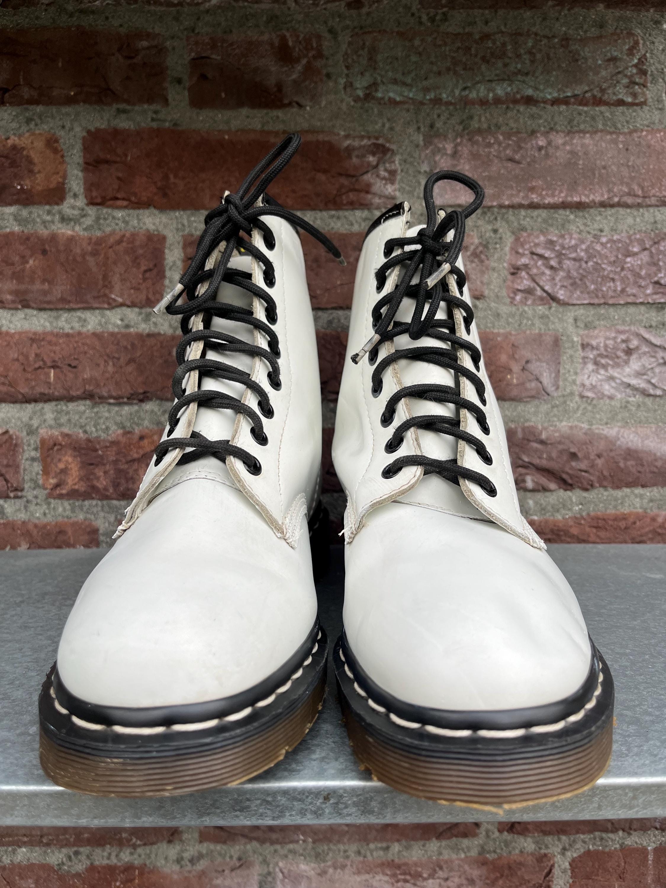 Vintage Dr. Martens 1460 MIE White Stitch - Made in England - Uk 7 
