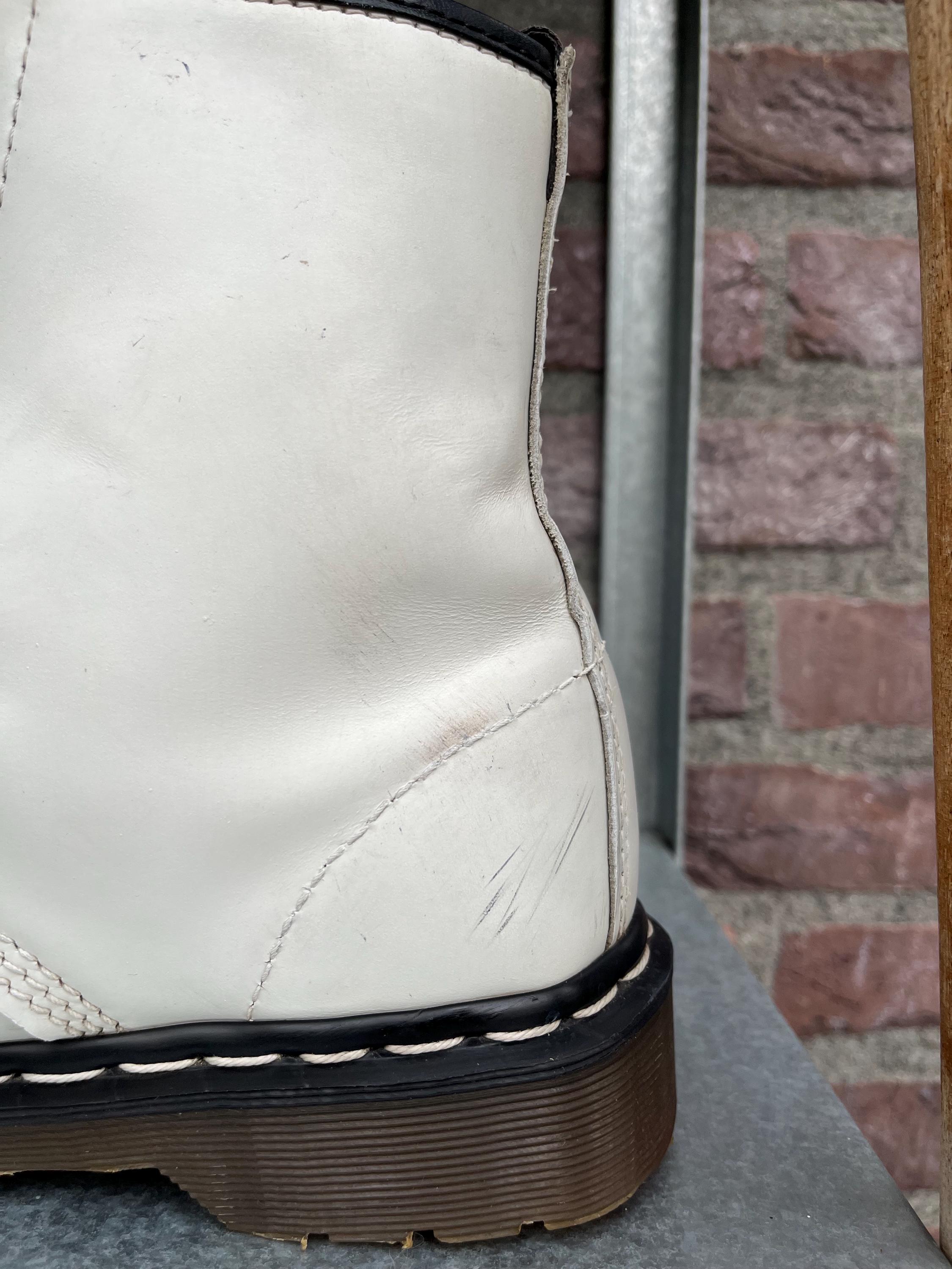 Vintage Dr. Martens 1460 MIE White Stitch - Made in England - Uk 7 