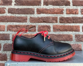 Dr. Martens 1461 Jahr des Hasen – Limitierte Auflage – Schwarz und Rot – Größe UK 5/ EU 38