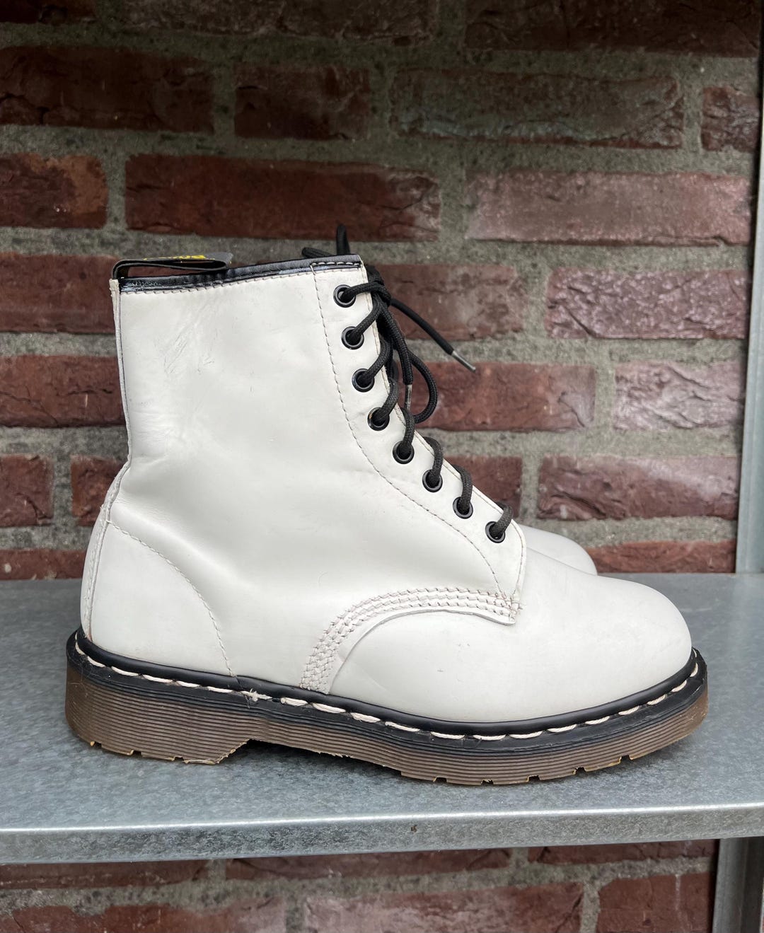 Vintage Dr. Martens 1460 MIE White Stitch - Made in England - Uk 7