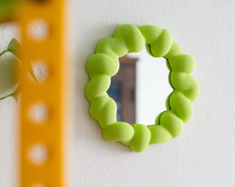 HUES Wavy Spiegel | Bunter Wandspiegel Wellig | Danish Pastel Deko & Funky Home Design | 3D Gedruckter Schminkspiegel | Berlin