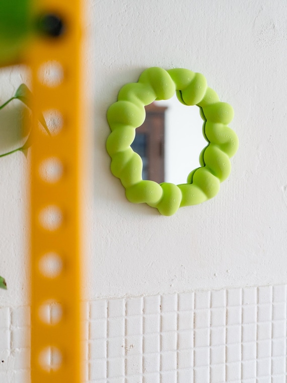 HUES Wavy Spiegel | Bunter Wandspiegel Wellig | Danish Pastel Deko & Funky Home Design | 3D Gedruckter Schminkspiegel | Berlin
