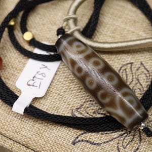 Authentique collier tibétain de 21 oeillets Dzi - Un talisman grossissant puissant