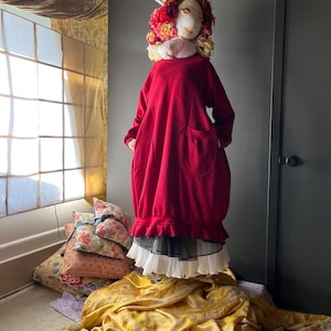 Vestido sudadera de polar rojo – Vestido de estar por casa con volantes y patchwork