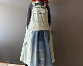 Abito lungo con pettorina in denim/tela verde chiaro ecologico L/XL - Maglione senza maniche riciclato - Abito grembiule resistente patchwork - Raggandbone Shop