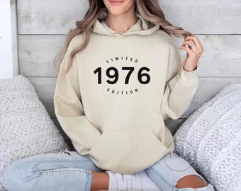 Moletom "Nascida em 1976" | Moletom Vintage de 1976 | Clássico desde 1976 | Presente para o 48º aniversário | Presente para o 49º aniversário dela | Moletom retrô com ano personalizado | Ano personalizado