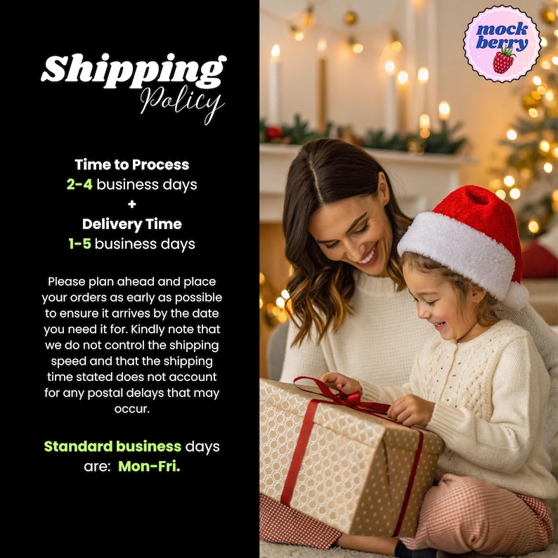 Puede incluir: Una madre y un ni&ntilde;o abren un regalo juntos. El ni&ntilde;o lleva un gorro de Pap&aacute; Noel. El regalo est&aacute; envuelto en papel estampado y atado con una cinta roja. La imagen incluye el texto "Shipping Policy".