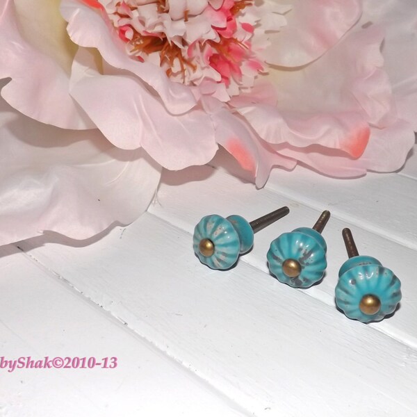 Turquoise Dresser Knobs/Drawer Knobs/ Pulls /Scalloped  Chippy Teal Blue / Shabby Chic Decor