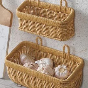 手編みのハンギングバスケット – 花や植物、キッチンの必需品を飾る壁掛け収納