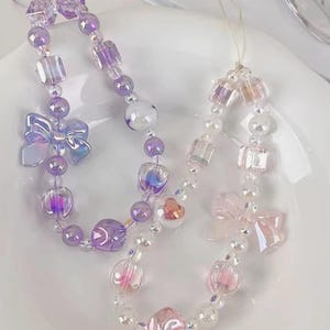 Abalorio para teléfono en color caramelo rosa y morado: bonita cadena de cuentas con colgante de lazo / Cordón antipérdida para fundas de teléfono de mujer