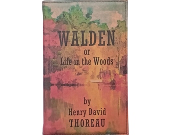 Könnte beinhalten: Ein Buchcover mit einem Aquarellbild einer Waldszene in Rosa-, Grün- und Gelbtönen. Der Titel "WALDEN oder Leben im Wald" ist in schwarzer Schrift gedruckt. Der Autor, "Henry David THOREAU", ist unter dem Titel gedruckt.