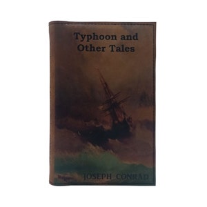Typhoon en andere verhalen van Joseph Conrad - met leer bedekt, houten hardback boek, gepersonaliseerd geschenk in beperkte oplage