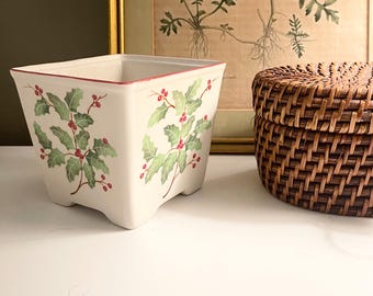 HOLIDAY DECOR & GIFTS