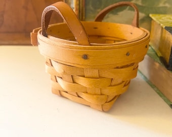 Vintage Longaberger 1995 Basket, Small Round Handle Basket , Farmhouse Chic Decor