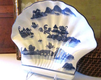 Vintage Blue and White Large Decorative Tray, Shell Shape Blue Willow Style, Chinoiserie Valet, Catchall, Entry Table, Palm Beach Decor