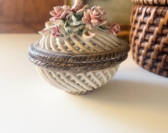 VINTAGE WALL GALLERY