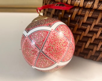 HOLIDAY DECOR & GIFTS