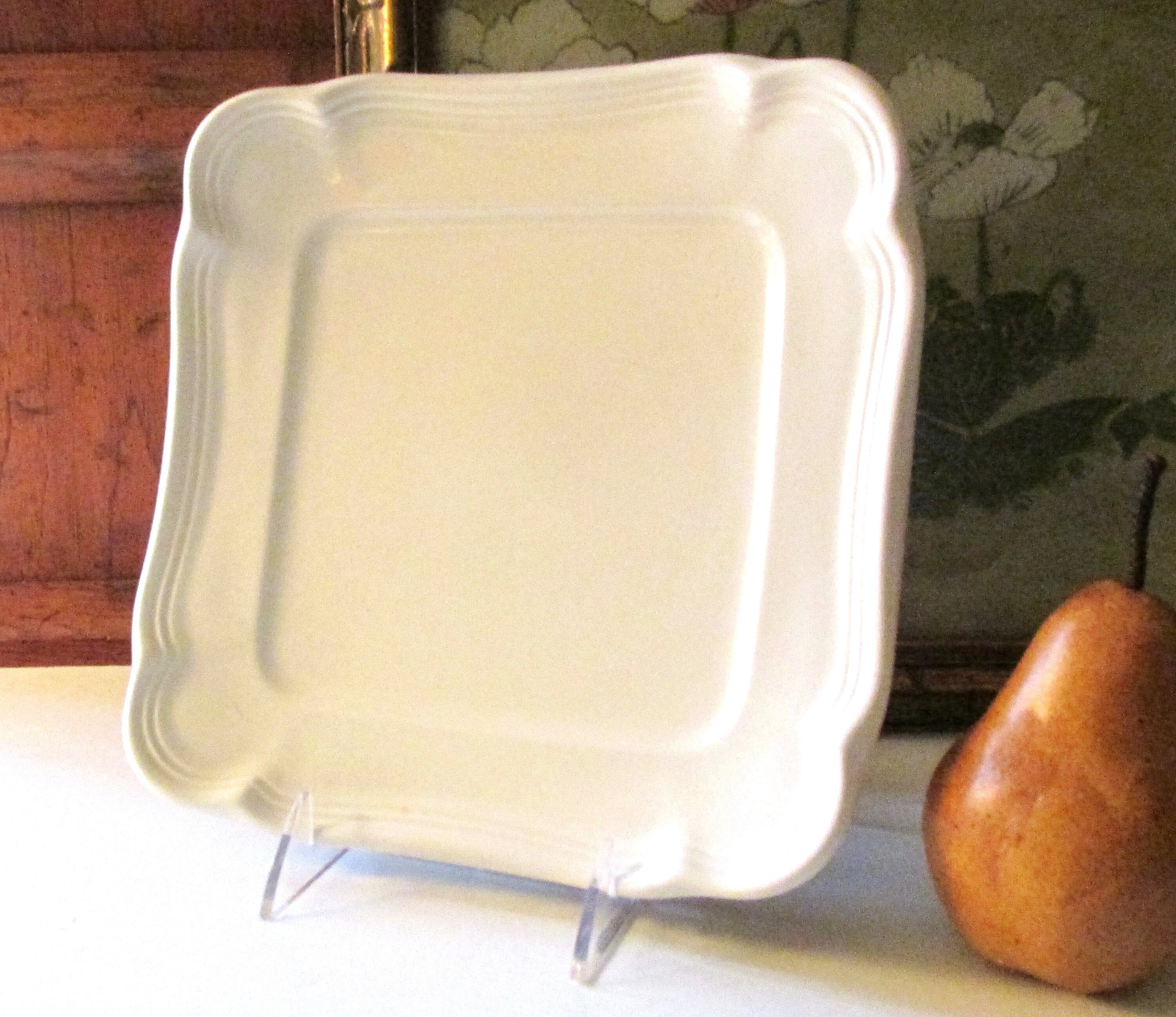 Mikasa Salad and Dinner Plates 