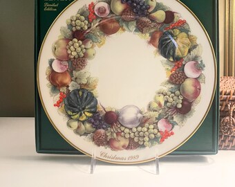 HOLIDAY DECOR & GIFTS