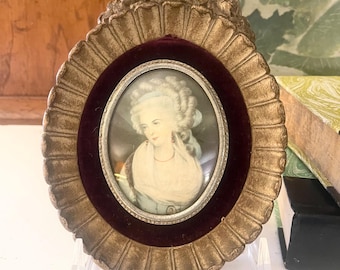 VINTAGE WALL GALLERY